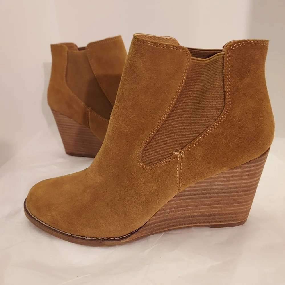 Lucky Brand "Yamka" Tan Suede Leather Wedge Bootes in Size 10 M - Picture 5 of 11